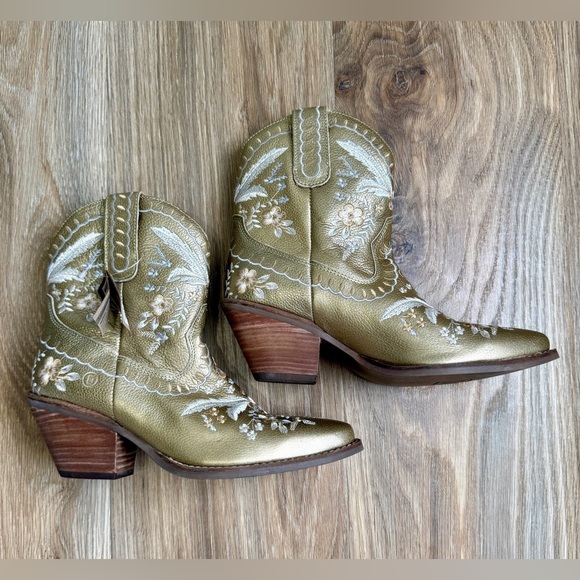 dingo Shoes - Dingo Primrose Ankle Boot Gold Womens Size 8.5 NWT